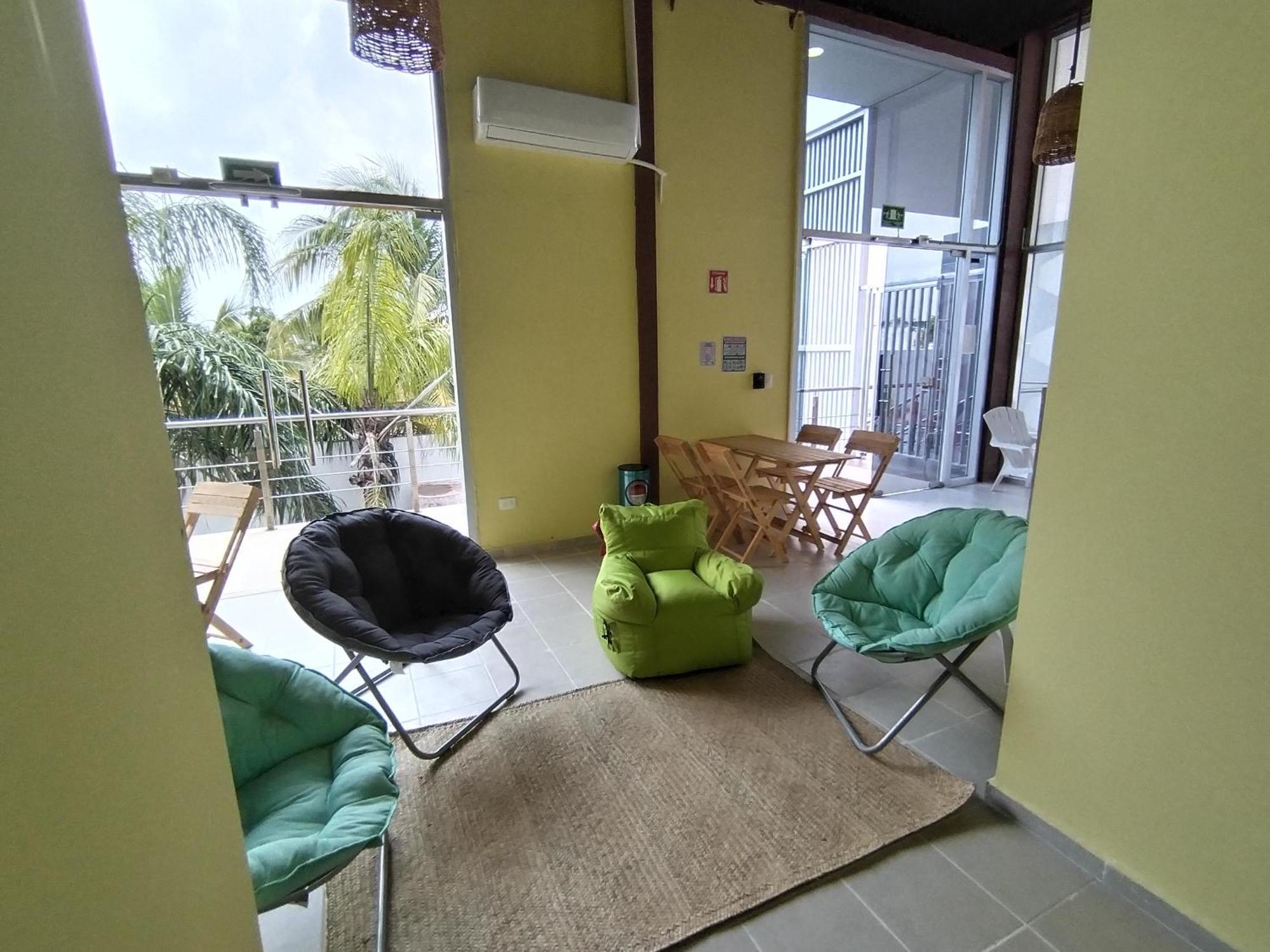 Hostel Tropico 20 Pdc Плая дел Кармен Екстериор снимка